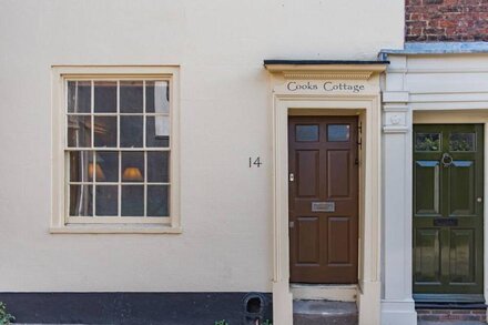 Charming Georgian cottage in the conservation area of Deal, and seconds from the beach