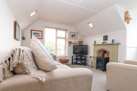 THE WATCH, pet friendly, country holiday cottage in Porthcurno