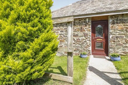 GARRAS BARN, family friendly, with a garden in Truro