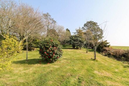 TREVENNA CABIN, romantic, with a garden in Sticker