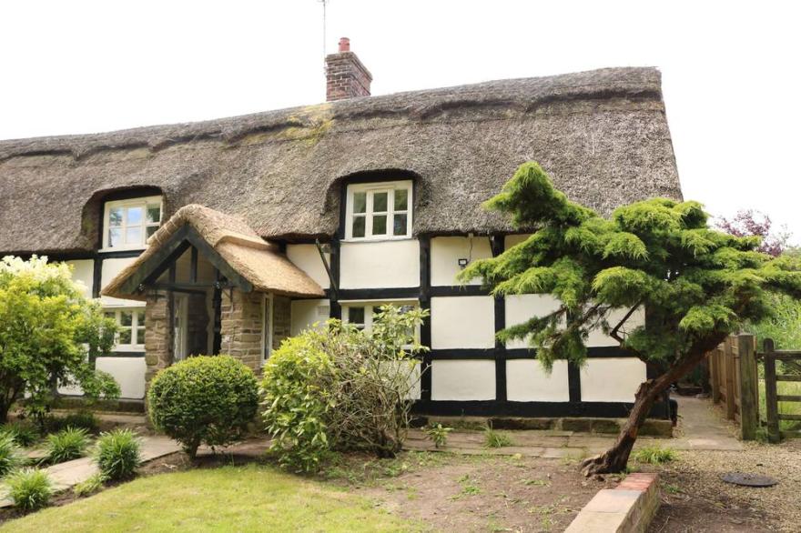 FABULOUS 4 BEDROOM THATCHED COTTAGE