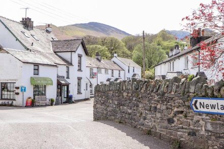 HOLME RIGG, pet friendly, character holiday cottage in Braithwaite