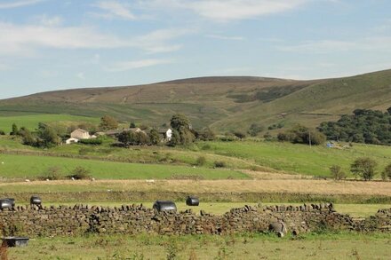 Delph Cottage set in lovley hamlet of Briercliffe