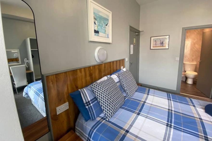 Seaside Suites - Apartment 1A