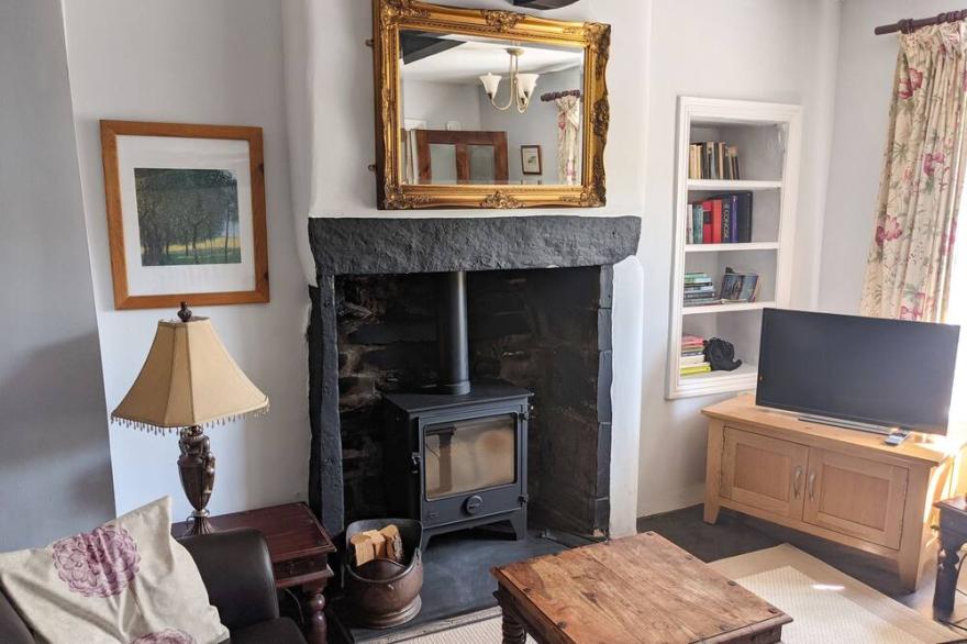 ROSE COTTAGE, family friendly, with open fire in Lowick Bridge