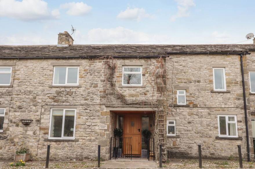 ANGLERS BARN, Pet Friendly, With Open Fire In Grassington