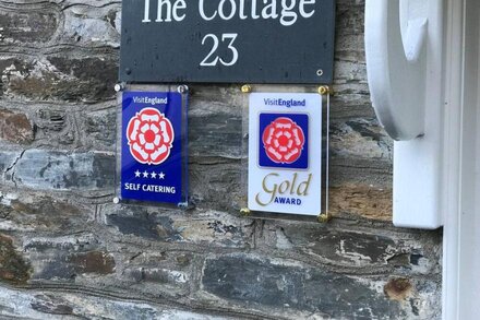 The Cottage, Padstow, tiered patio sun trap