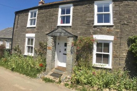 Webbers Cornish character cottage with large garden and parking