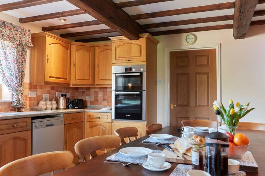 Luxurious Cottage In Nether Burrows. Sleeps 14, 7 Bedrooms With Games Room