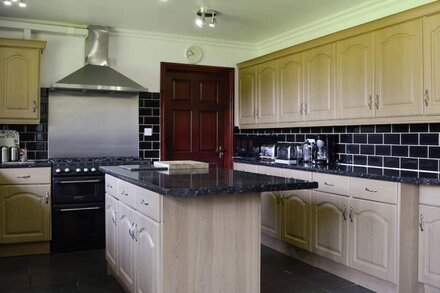 6 bedroom accommodation in Glanaman, near Llandeilo