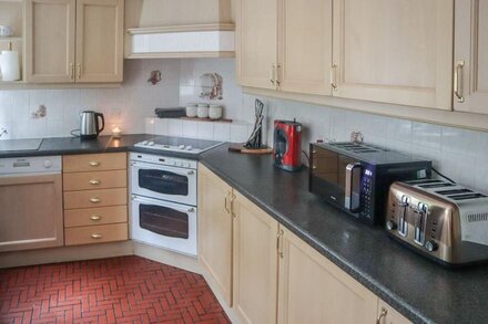 2 bedroom accommodation in Alford