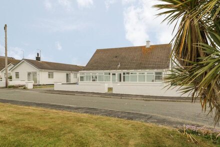 TY TAID, pet friendly, country holiday cottage in Rhosneigr