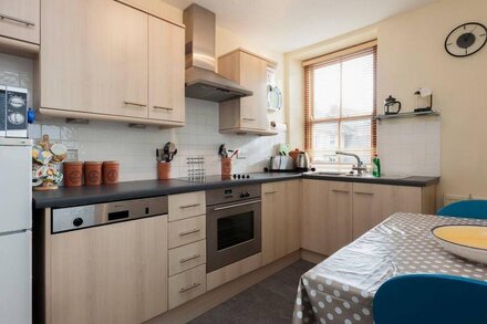 2 bedroom accommodation in Embankment & Lower Street