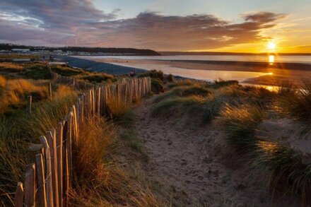 The Big Beach Hut - Four Bedroom House, Sleeps 8