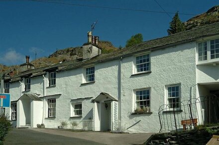 WHITE LION COTTAGE, pet friendly, with open fire in Langdale