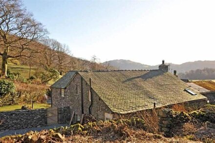 STONE ARTHUR COTTAGE, family friendly, with open fire in Grasmere