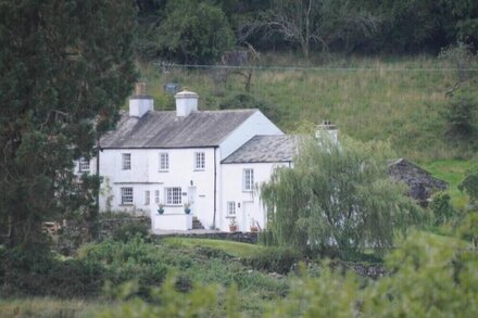 GREAT HARTBARROW FARM COTTAGE, pet friendly in Bowland Bridge