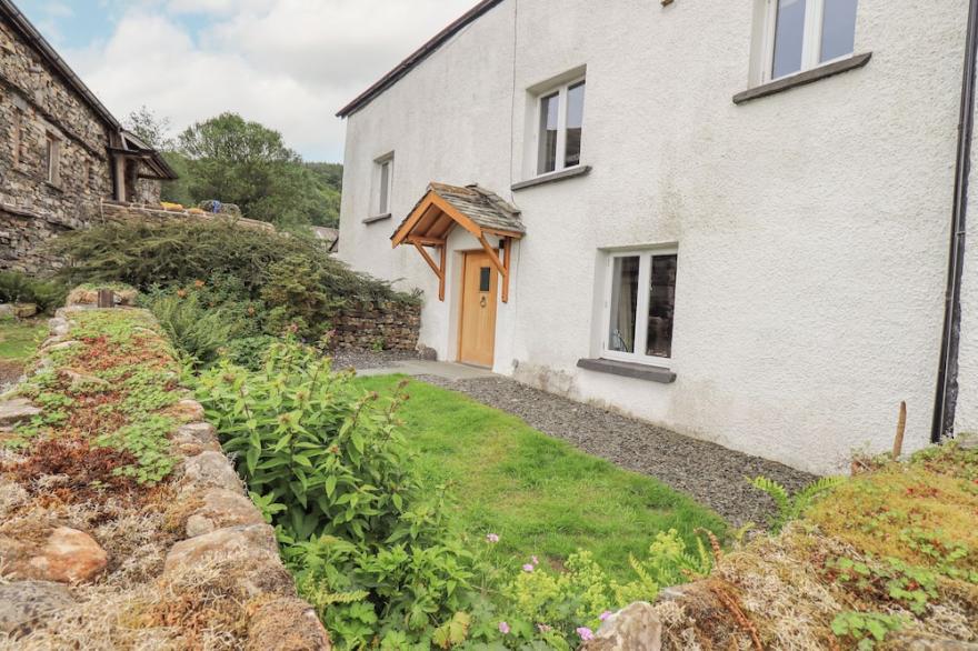 SATTERTHWAITE FARMHOUSE - SLEEP 8, Pet Friendly In Satterthwaite