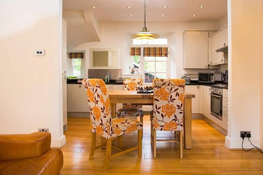 ROTHAY HOLME COTTAGE, pet friendly, with open fire in Ambleside