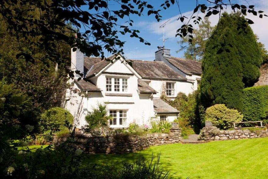 HIGH CLEABARROW, Pet Friendly, With Open Fire In Windermere