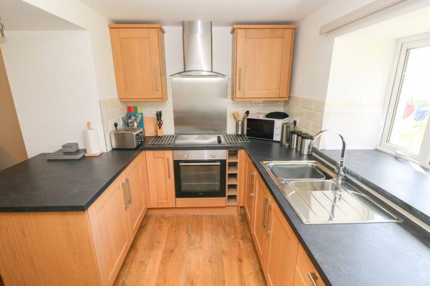 BRYNGWYN, family friendly, with a garden in Solva