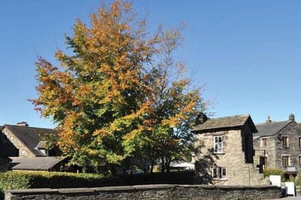 CANDLEBERRY COTTAGE, family friendly, with a garden in Ambleside