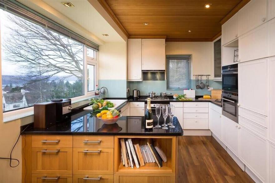 TANNA HILL, pet friendly, with a garden in Bowness-On-Windermere