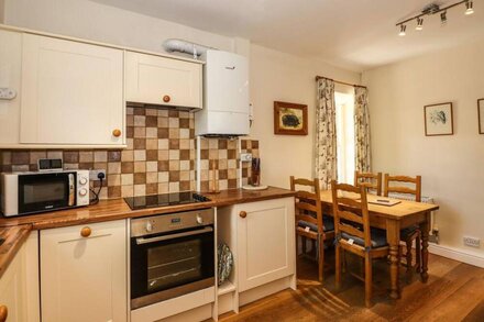 JESSICAS COTTAGE, pet friendly in Bowness-On-Windermere