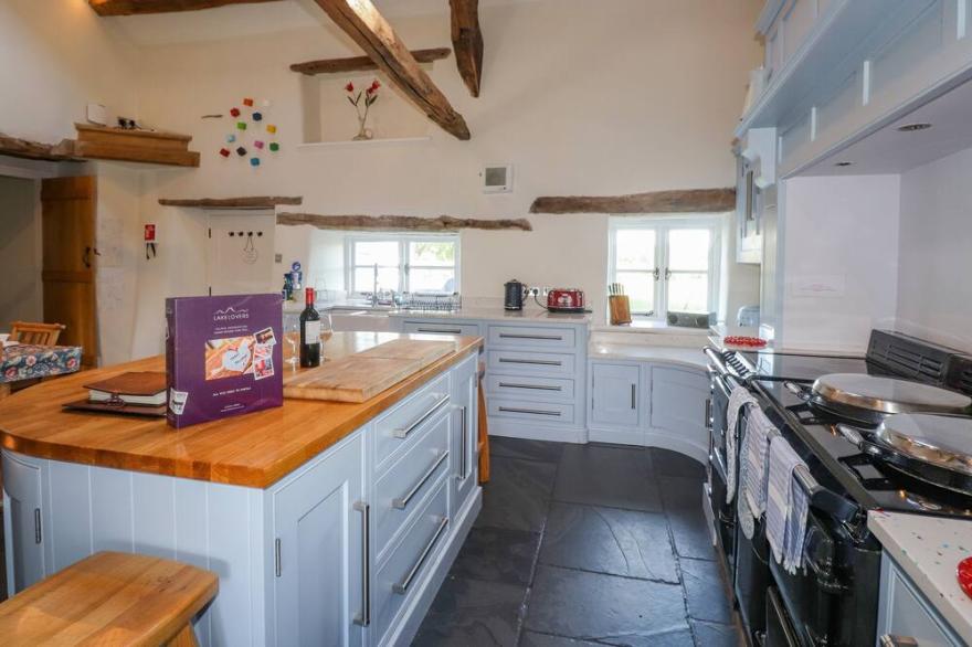 THE LOW HOUSE, pet friendly, with open fire in Kendal