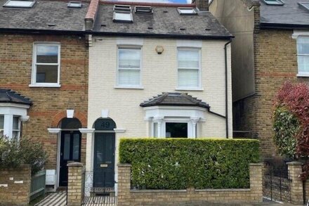 Family 4-Bed House & Secluded Garden - Wimbledon