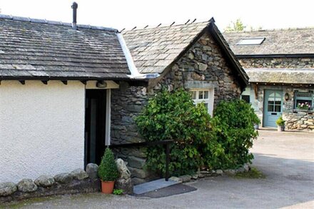 BANK FOOT, romantic, character holiday cottage in Ambleside