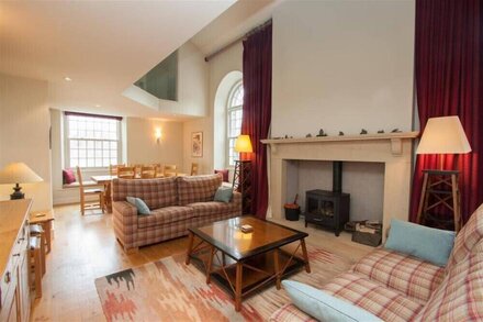 THE SCHOOL, family friendly, luxury holiday cottage in Keswick