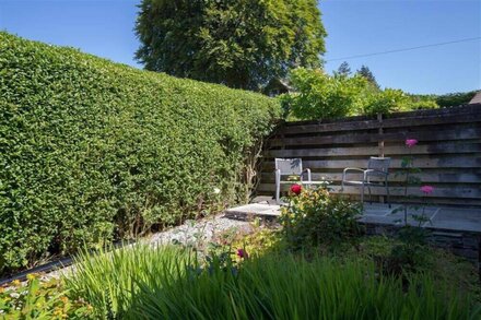 GREENWAYS, pet friendly, with a garden in Ambleside