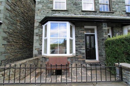 BOWMAN COTTAGE, family friendly, with open fire in Ambleside