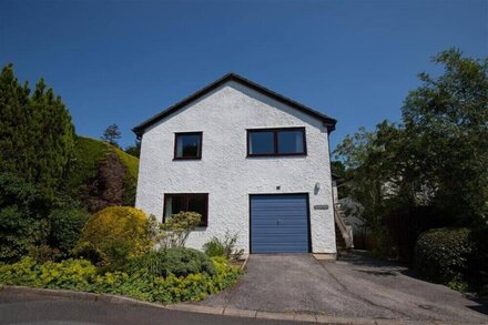 STRIDING HOME, family friendly, with open fire in Ambleside