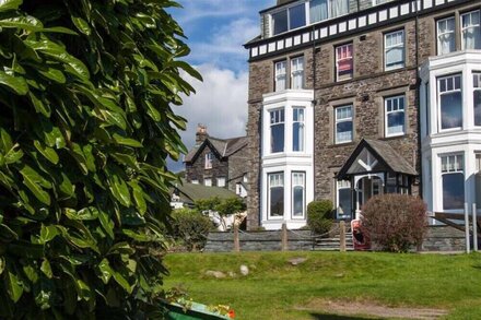 WATERSIDE, pet friendly, with a garden in Ambleside