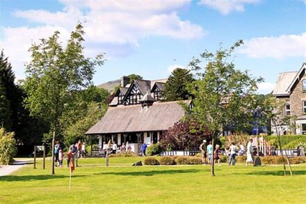 FOUR SEASONS COTTAGE in Ambleside