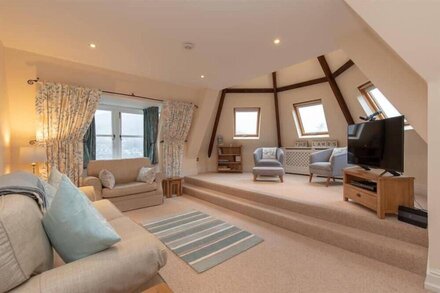 WINDERMERE SUITE, family friendly, with open fire in Ambleside