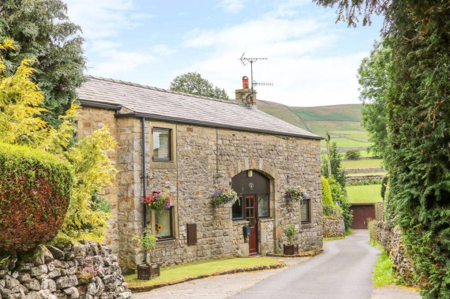 FAWCETTS BARN, Pet Friendly, Character Holiday Cottage In Grassington