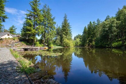 GHYLL CREST LODGE, luxury holiday cottage in Windermere