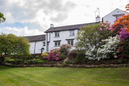 THE OLD FARM, pet friendly, with open fire in Ambleside