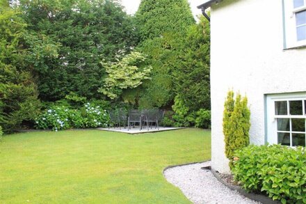 SYKE COTTAGE, with open fire in Hawkshead