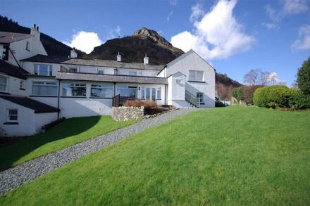 PEN COTTAGE, family friendly, with a garden in Keswick