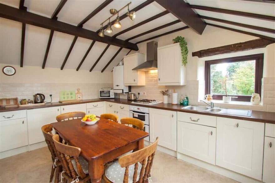THE COTTAGE, pet friendly, with open fire in Keswick