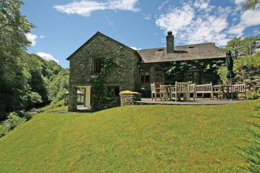 RIVERSIDE, Family Friendly, With Open Fire In Troutbeck