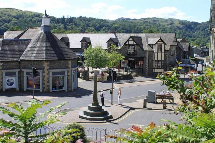 SWALLOWDALE, romantic, with a garden in Ambleside