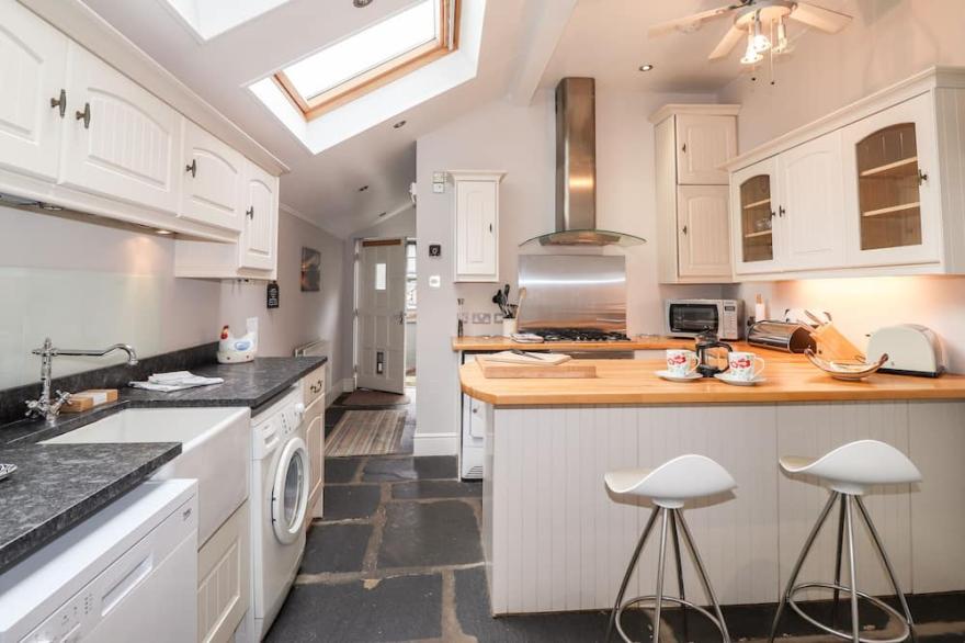 HAZELDENE, pet friendly, with a garden in Ambleside