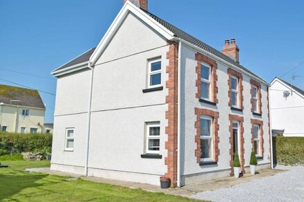 4 bedroom accommodation in Gower