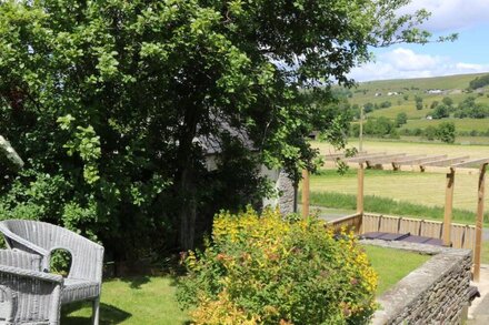 EAST CROSSTHWAITE COTTAGE, family friendly in Middleton-In-Teesdale