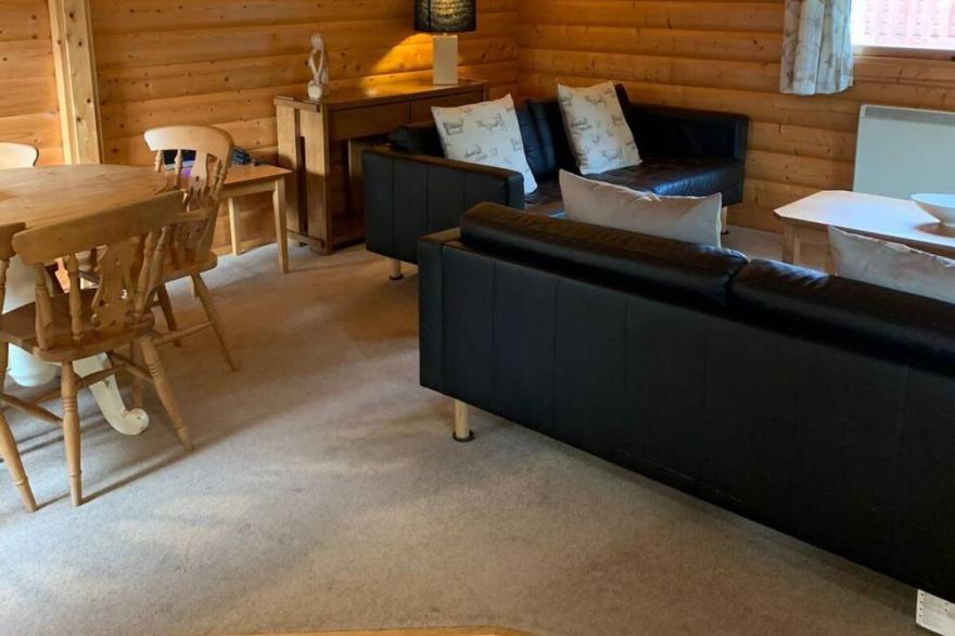 Log cabin with veranda, nestled in Kenwick Park, Louth